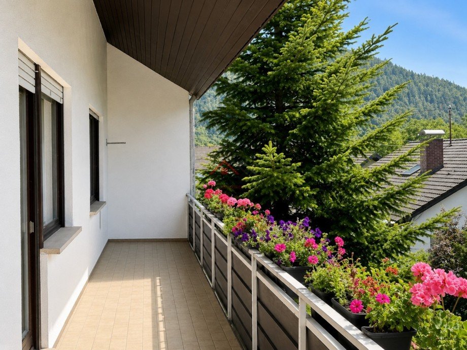 Balkon 1. OG - mit Blumen Einfamilienhaus Wurmlingen
