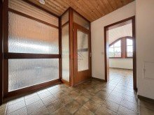 Wohnung Dachgeschoss - Diele Zuhause mit Zukunft - gro�z�giges Zweifamilienhaus mit Einliegerwohnung
