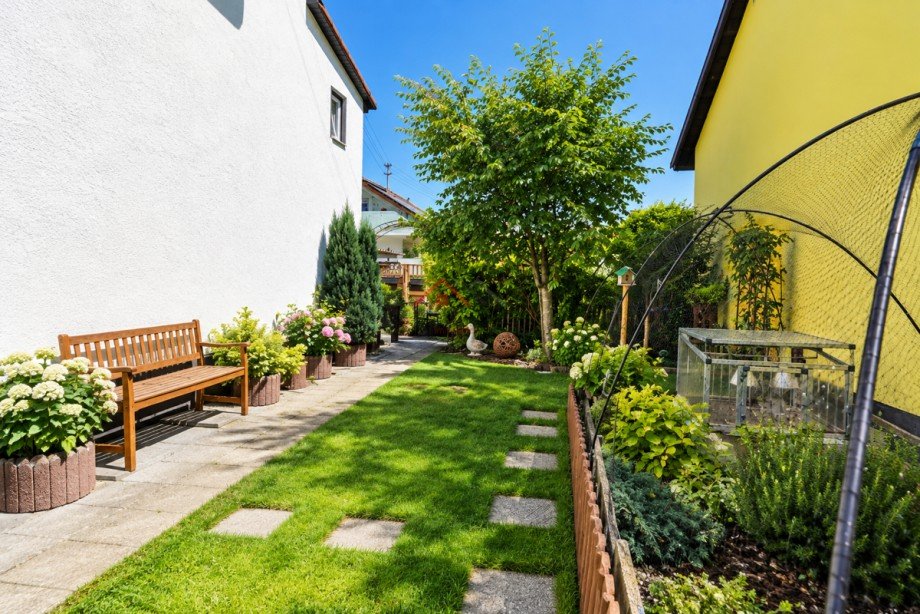 Gartenansicht Osten Doppelhaush�lfte Tuttlingen / M�hringen