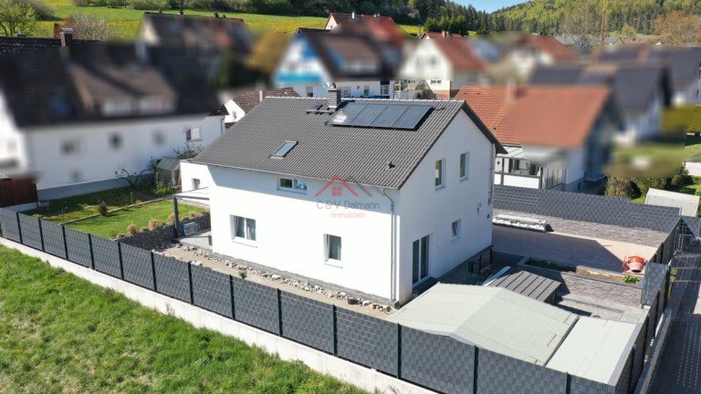 Nordost-Ansicht Geisingen Einfamilienhaus Exklusives KfW-55-Familiendomizil mit Designer-Interieur, Traumgarten & Gro�raumgarage