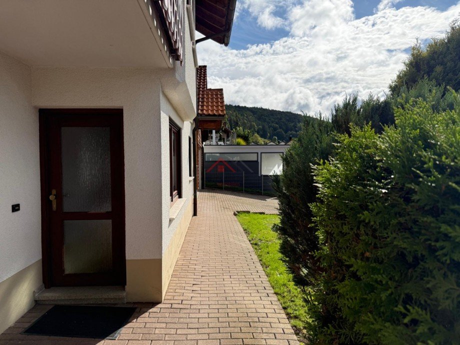 Au�en - Eingang Einliegerwohnung mit 64qm Mehrfamilienhaus Tuttlingen-Nendingen