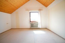 Schlafzimmer Maisonette Gro�e 4,5-Zimmer Wohnung mit zwei Balkonen in gr�ner und bevorzugter Wohnlage von Trossingen!